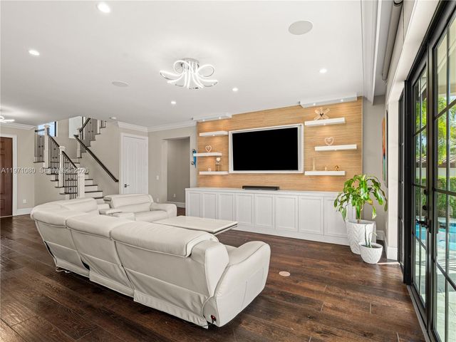 2512 SE 9th St, Pompano Beach, FL 33062