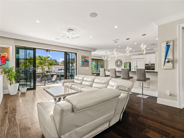 2512 SE 9th St, Pompano Beach, FL 33062