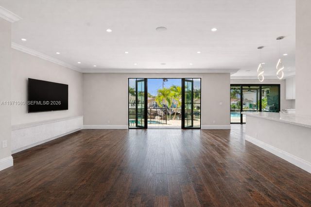 2512 SE 9th St, Pompano Beach, FL 33062