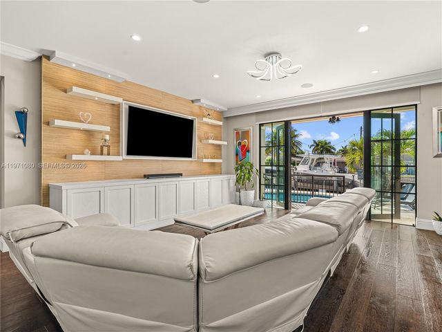 2512 SE 9th St, Pompano Beach, FL 33062