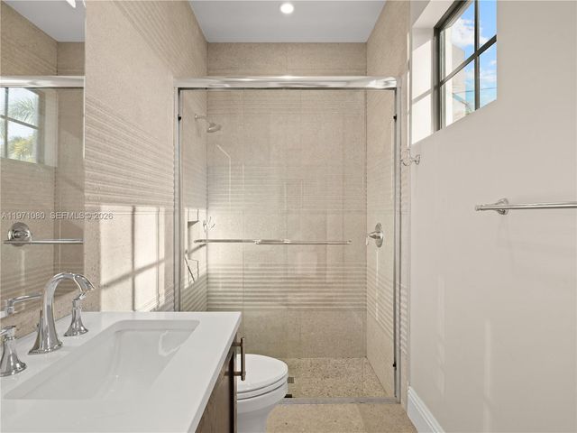 2512 SE 9th St, Pompano Beach, FL 33062