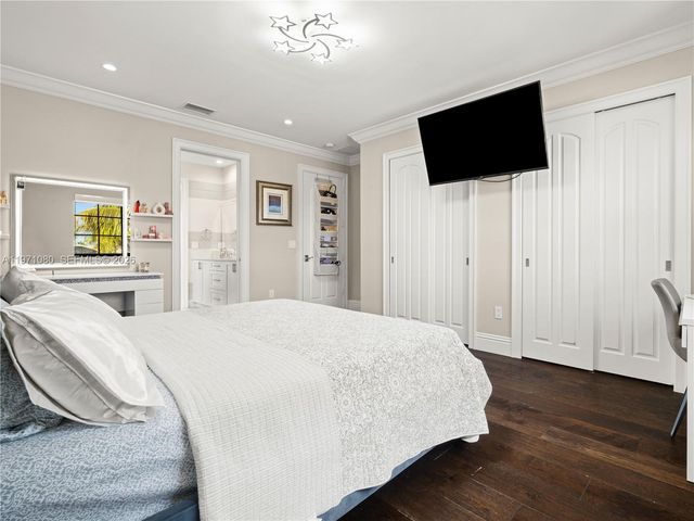 2512 SE 9th St, Pompano Beach, FL 33062