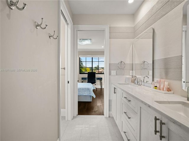 2512 SE 9th St, Pompano Beach, FL 33062