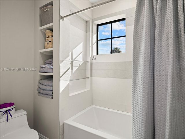 2512 SE 9th St, Pompano Beach, FL 33062