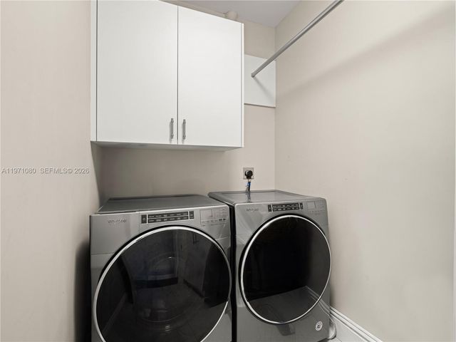 2512 SE 9th St, Pompano Beach, FL 33062