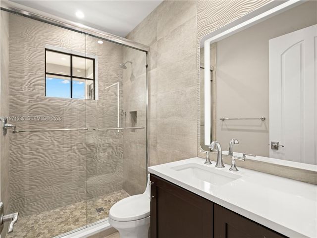 2512 SE 9th St, Pompano Beach, FL 33062