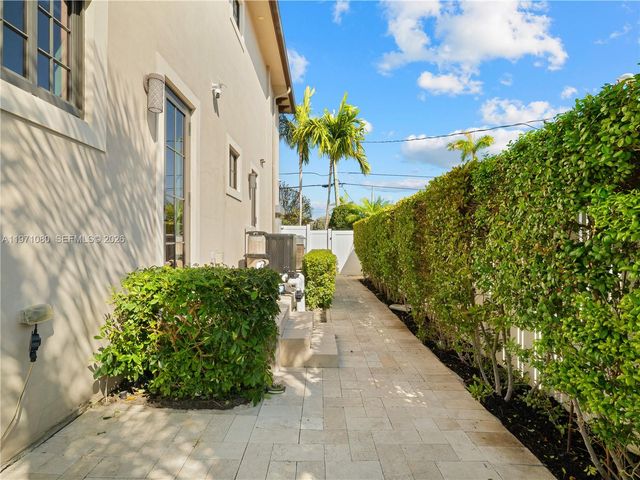 2512 SE 9th St, Pompano Beach, FL 33062