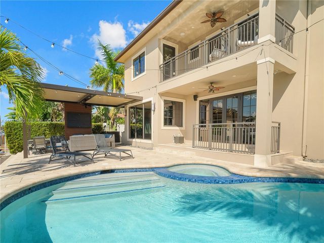 2512 SE 9th St, Pompano Beach, FL 33062