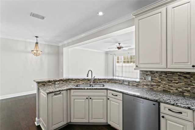 305 INNER HARBOUR CIRCLE, Tampa, FL 33602