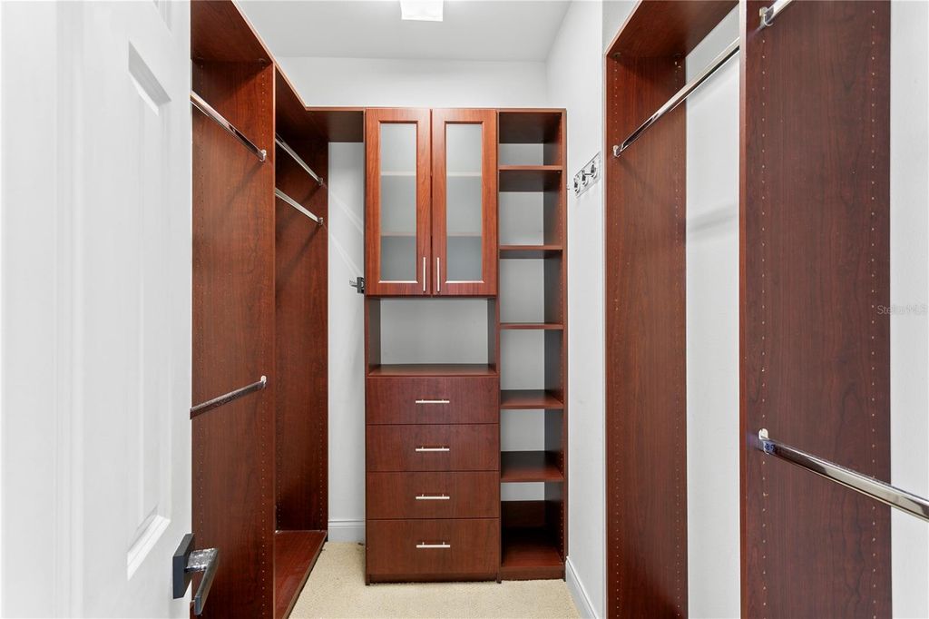 Image 25 of property listing at 305 INNER HARBOUR CIRCLE, Tampa, FL 33602