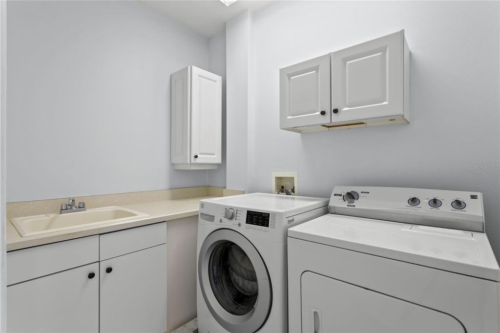 Image 29 of property listing at 305 INNER HARBOUR CIRCLE, Tampa, FL 33602