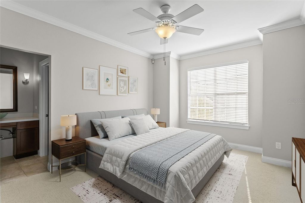 Image 30 of property listing at 305 INNER HARBOUR CIRCLE, Tampa, FL 33602