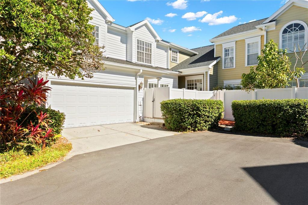 Image 38 of property listing at 305 INNER HARBOUR CIRCLE, Tampa, FL 33602