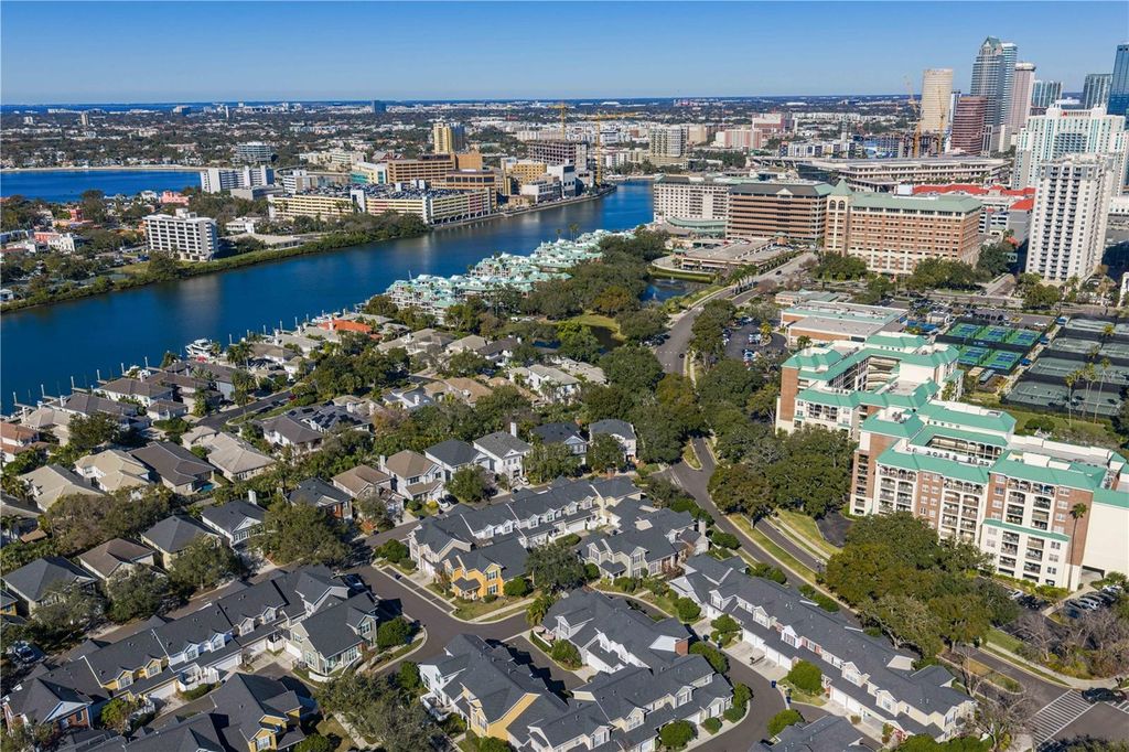 Image 53 of property listing at 305 INNER HARBOUR CIRCLE, Tampa, FL 33602