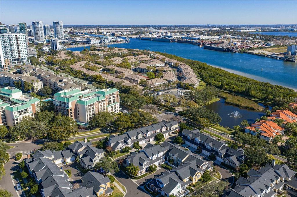 Image 55 of property listing at 305 INNER HARBOUR CIRCLE, Tampa, FL 33602