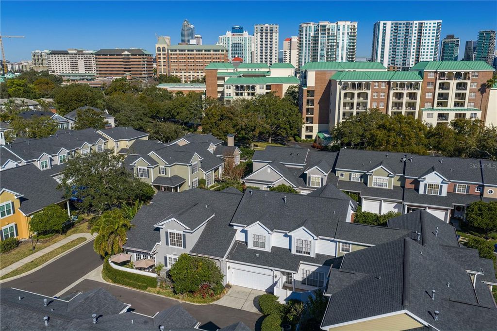 Image 57 of property listing at 305 INNER HARBOUR CIRCLE, Tampa, FL 33602