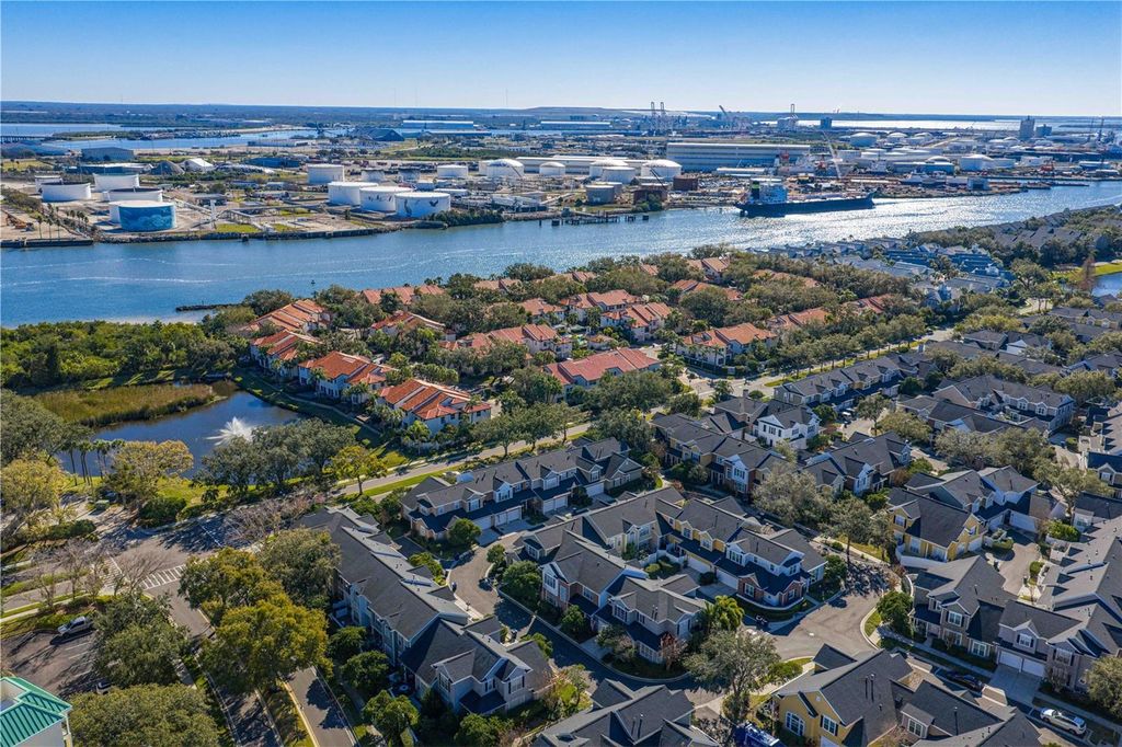 Image 61 of property listing at 305 INNER HARBOUR CIRCLE, Tampa, FL 33602