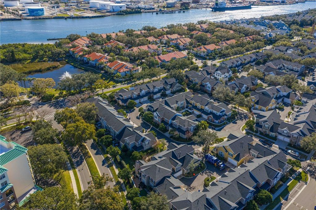 Image 62 of property listing at 305 INNER HARBOUR CIRCLE, Tampa, FL 33602