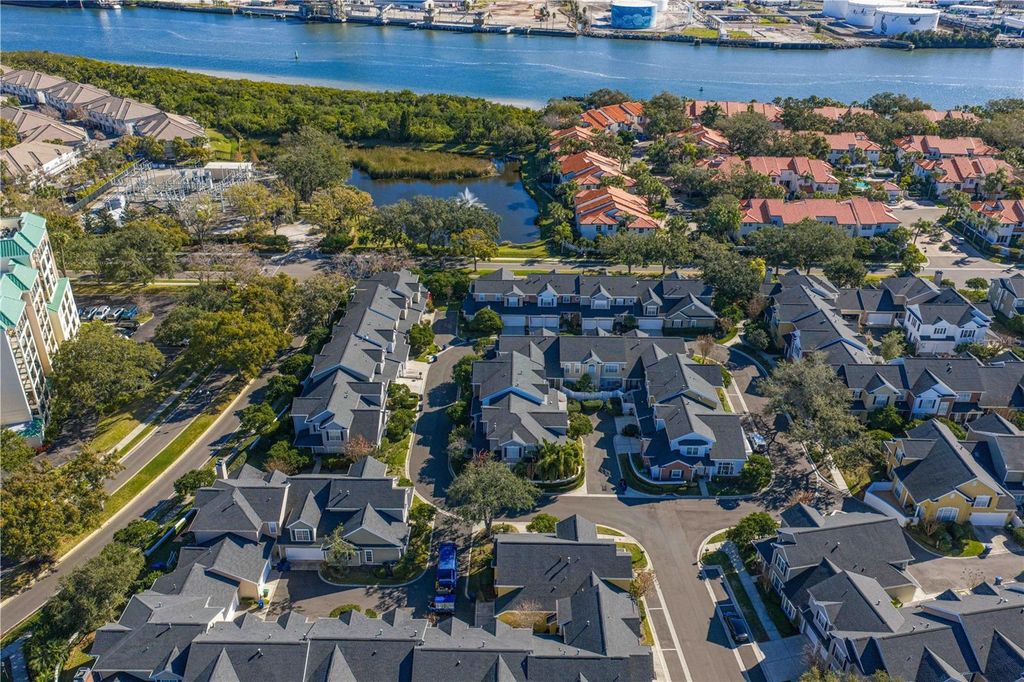 Image 63 of property listing at 305 INNER HARBOUR CIRCLE, Tampa, FL 33602