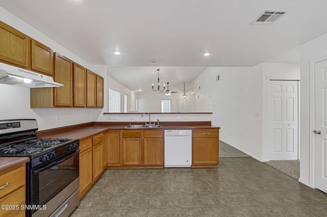 1121 Kilbourne Hole Drive, Las Cruces, NM 88012