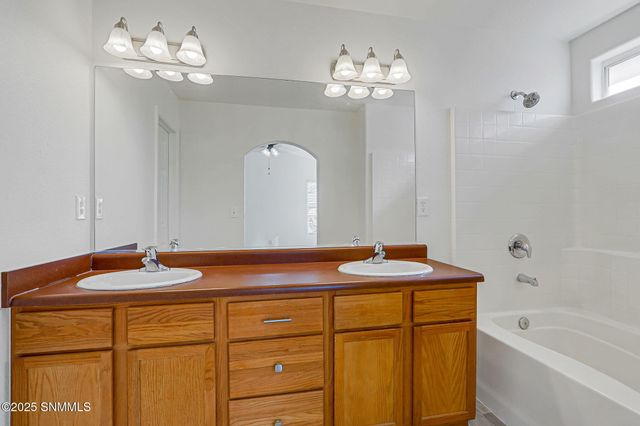 1121 Kilbourne Hole Drive, Las Cruces, NM 88012