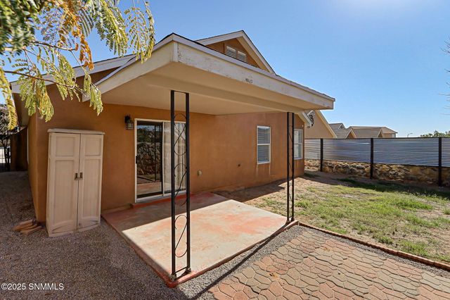 1121 Kilbourne Hole Drive, Las Cruces, NM 88012