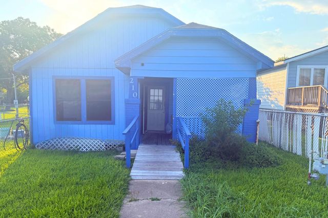 210 1st Street, Dickinson, TX 77539