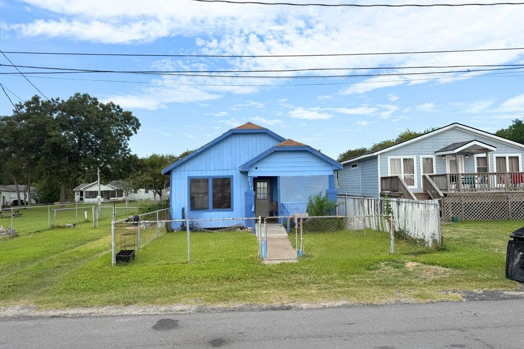 210 1st Street, Dickinson, TX 77539