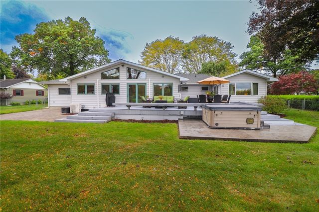 29 Suburban Drive, Big Flats, NY 14903