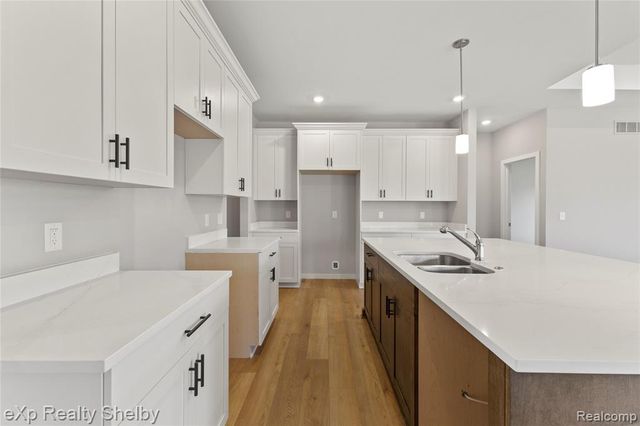 52120 Wellington Valley Drive, Macomb, MI 48042