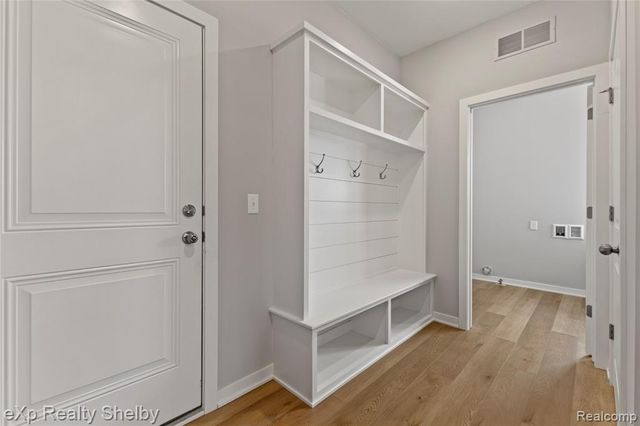 52120 Wellington Valley Drive, Macomb, MI 48042