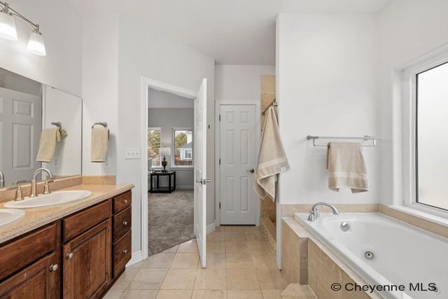 7805 HAWTHORNE DR, Cheyenne, WY 82009