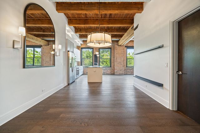 1600 S Jefferson Street 201, Chicago, IL 60616