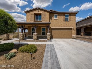 11921 N Silver Village Place, Oro Valley, AZ 85737