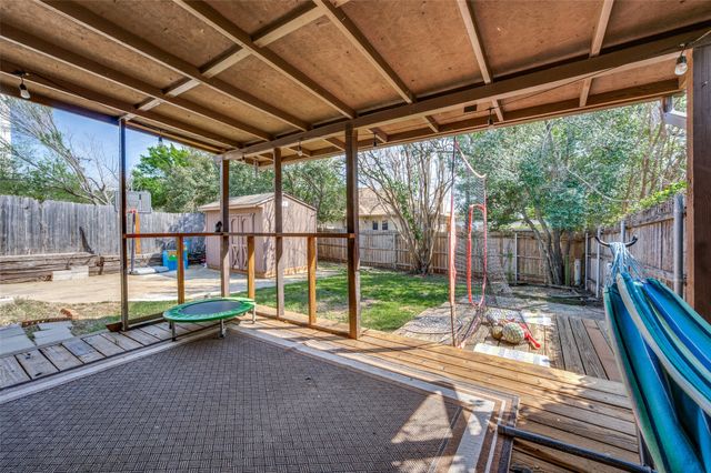 109 Hickory Springs Drive, Euless, TX 76039