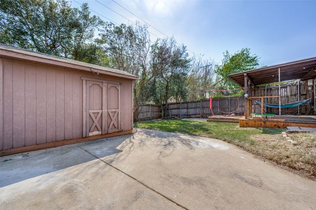 109 Hickory Springs Drive, Euless, TX 76039
