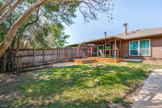 109 Hickory Springs Drive, Euless, TX 76039