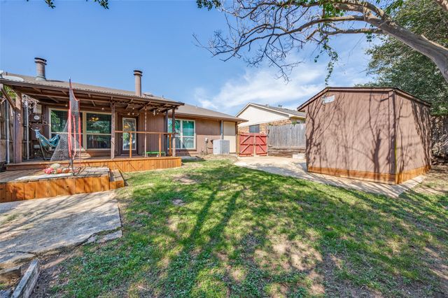 109 Hickory Springs Drive, Euless, TX 76039