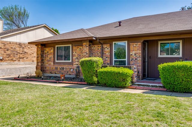109 Hickory Springs Drive, Euless, TX 76039