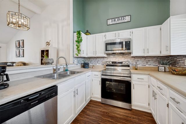 109 Hickory Springs Drive, Euless, TX 76039