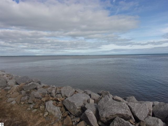 915 W Lake Street, Tawas City, MI 48763