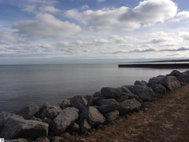 915 W Lake Street, Tawas City, MI 48763