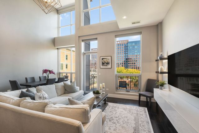 18 N Carpenter Street PHS, Chicago, IL 60607