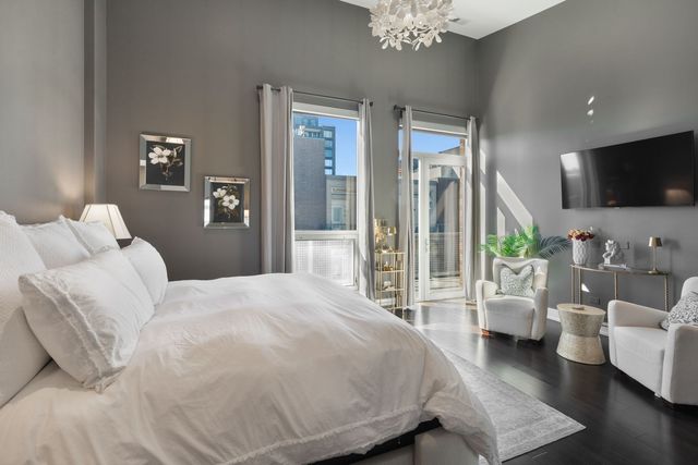 18 N Carpenter Street PHS, Chicago, IL 60607