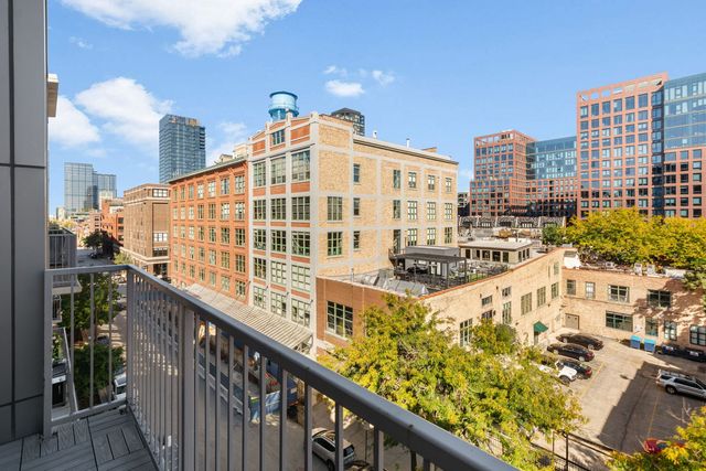 18 N Carpenter Street PHS, Chicago, IL 60607