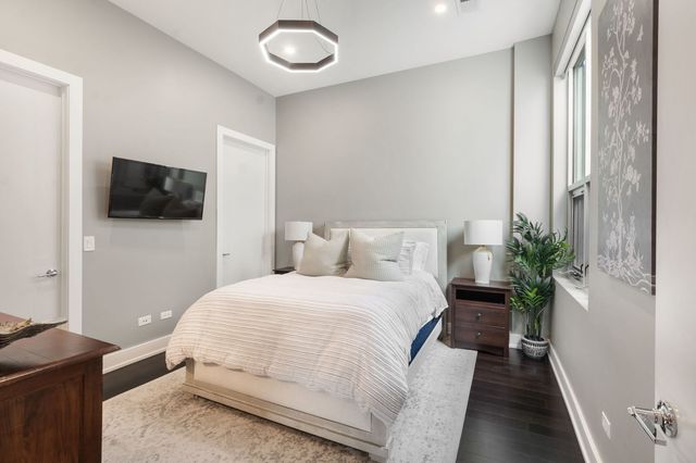 18 N Carpenter Street PHS, Chicago, IL 60607