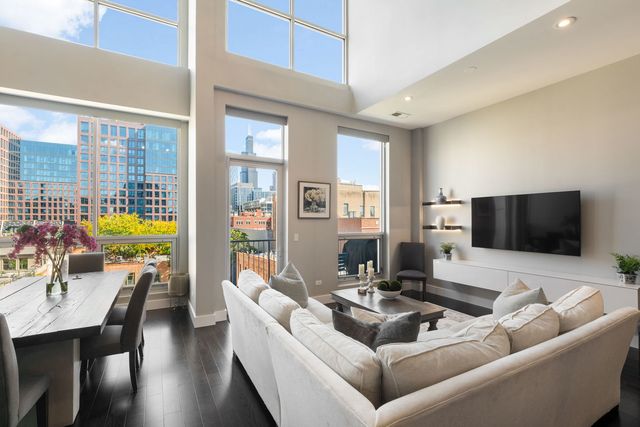 18 N Carpenter Street PHS, Chicago, IL 60607