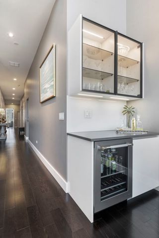 18 N Carpenter Street PHS, Chicago, IL 60607