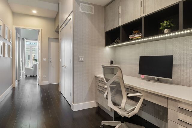 18 N Carpenter Street PHS, Chicago, IL 60607