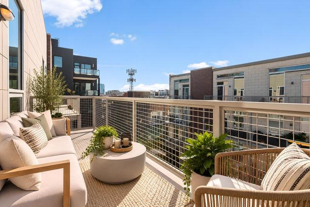 18 N Carpenter Street PHS, Chicago, IL 60607